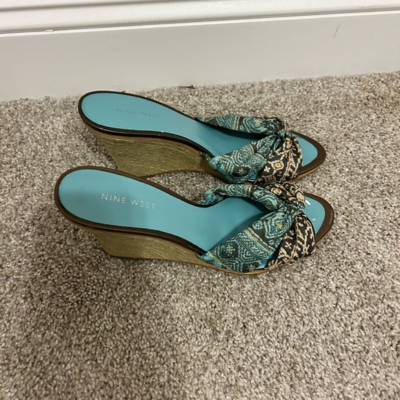 Nine West Vintage Open Toe Wedges w/Paisley Cloth Bow - Picture 5 of 6